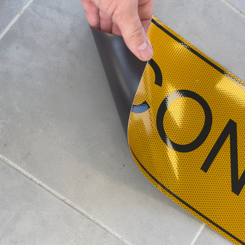 Plaque magnétique CONVOI EXCEPTIONNEL – Jaune réfléchissant – Dimensions réglementaires-2