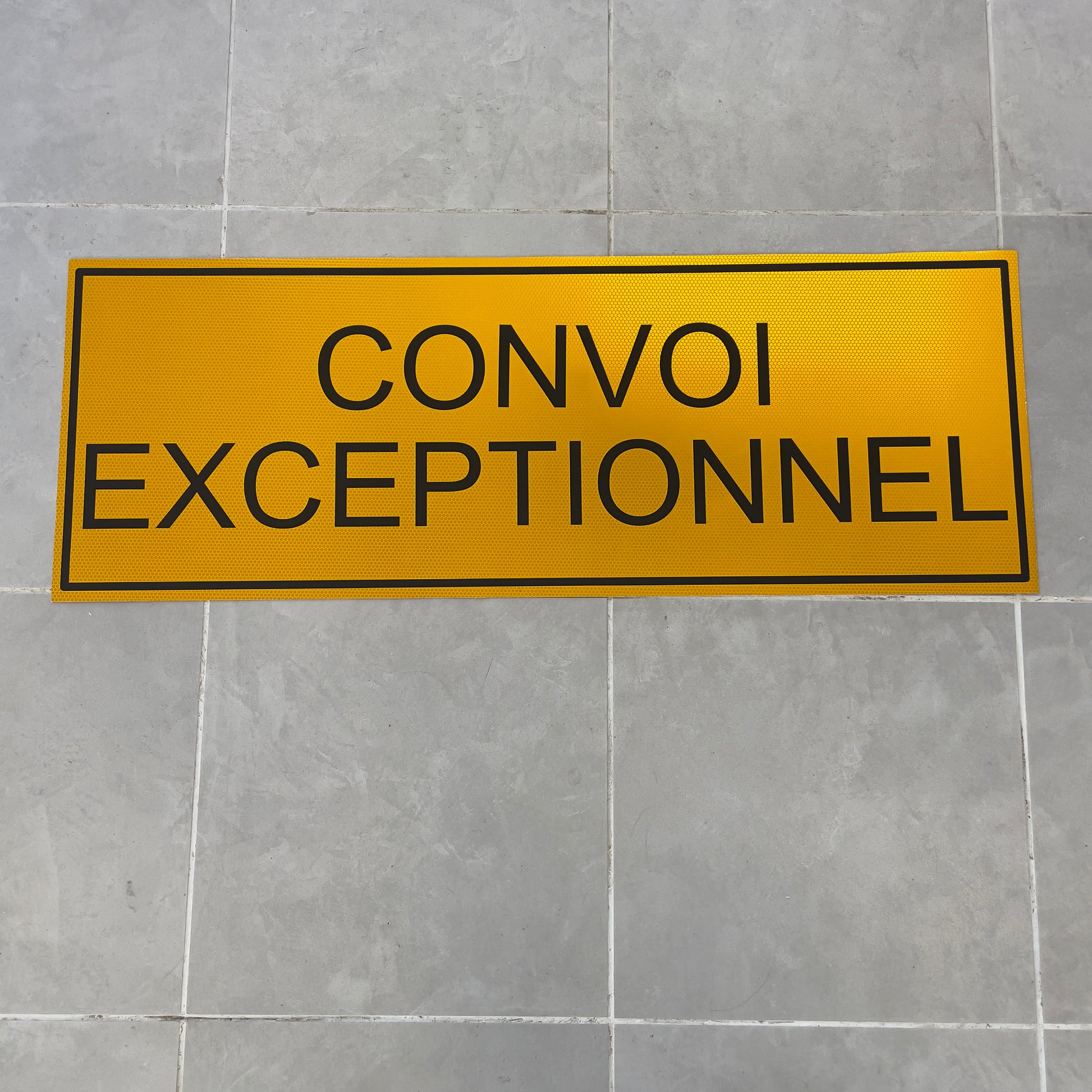 Plaque magnétique CONVOI EXCEPTIONNEL – Jaune réfléchissant – Dimensions réglementaires-1