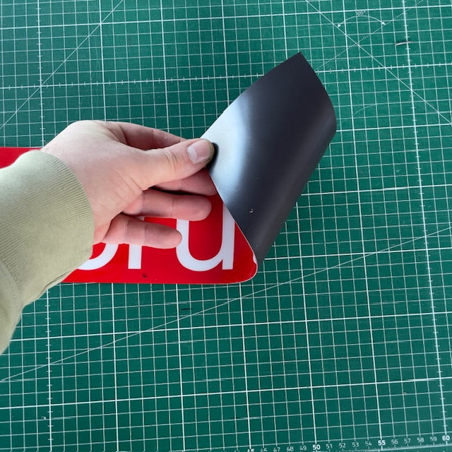 Sticker & Panneau Magnétique “On recrute !” – 60 × 10 cm – Signalétique Recrutement Vitrine & Véhicule