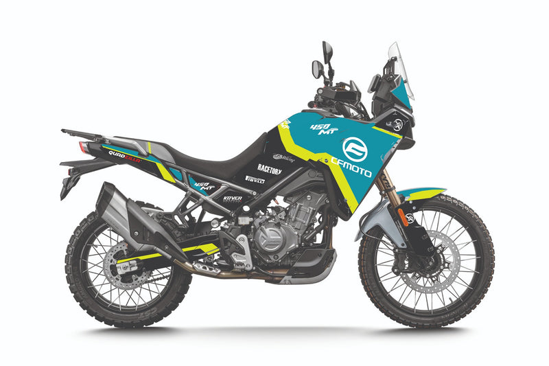 Kit déco CFMOTO 450MT 2024-2026 style road race turquoise jaune fluo noir – aperçu monté sur moto