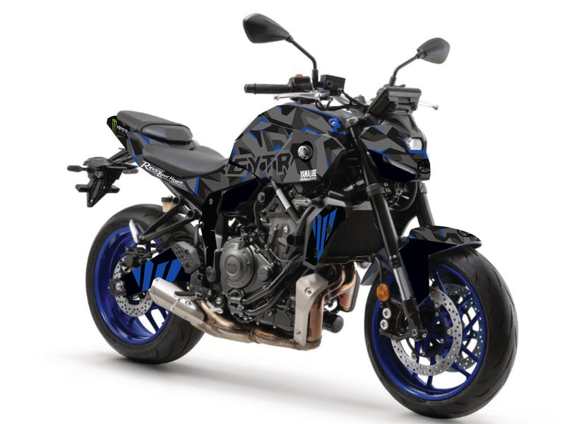 Yamaha MT-07 2025 équipée du kit déco Camo Blue gris noir et bleu électrique